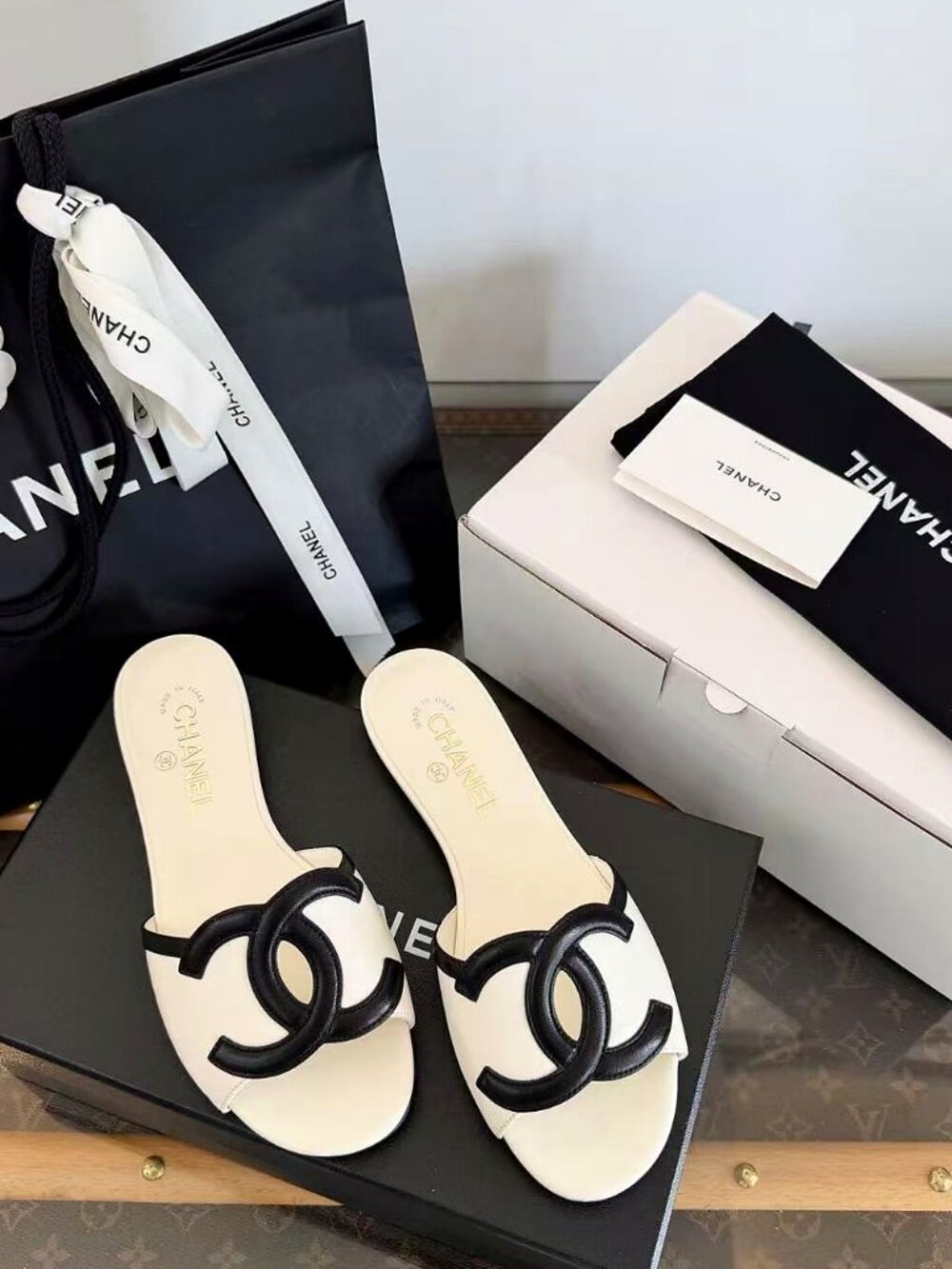 CHANEL White Black CC Logo Slide Sandals